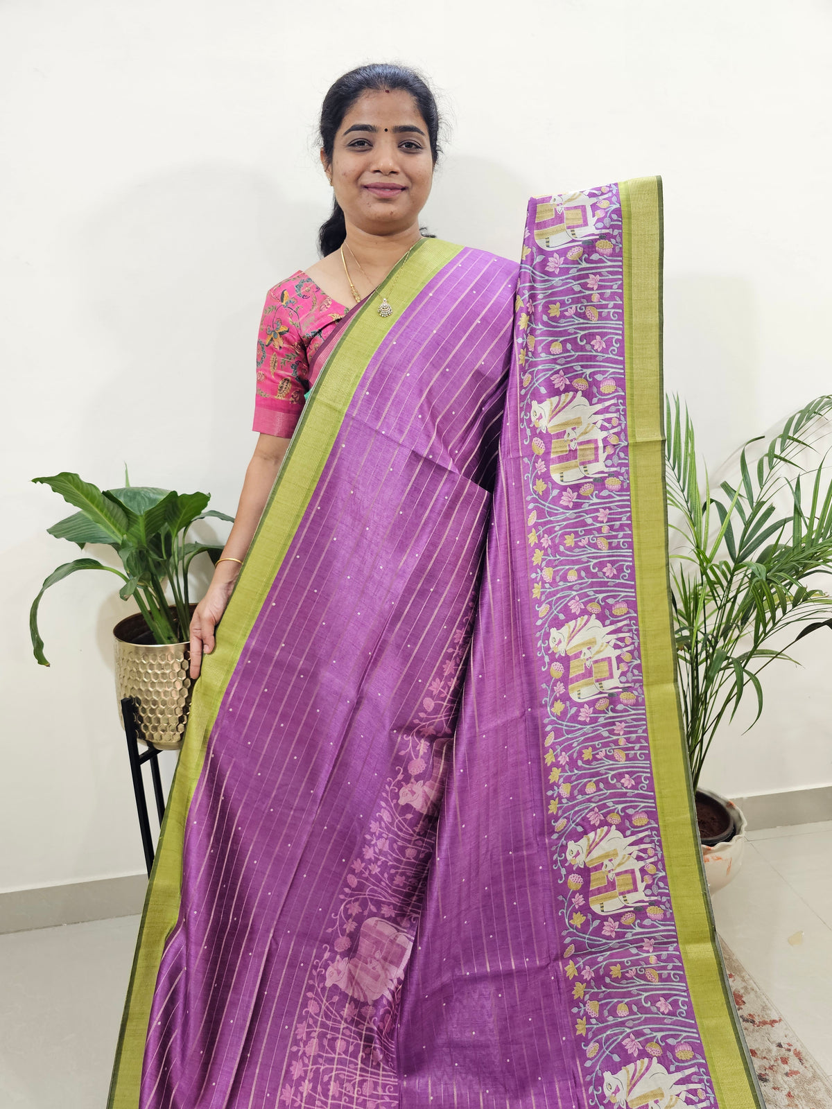 𝐏𝐫𝐞𝐛𝐨𝐨𝐤𝐢𝐧𝐠 𝐀𝐯𝐚𝐢𝐥𝐚𝐛𝐥𝐞 𝟐𝟎 𝐃𝐚𝐲𝐬 𝐃𝐢𝐬𝐩𝐚𝐭𝐜𝐡 𝐓𝐢𝐦𝐞 Soft Semi Tussar Weaving with Pichwai Border - Purple with Green