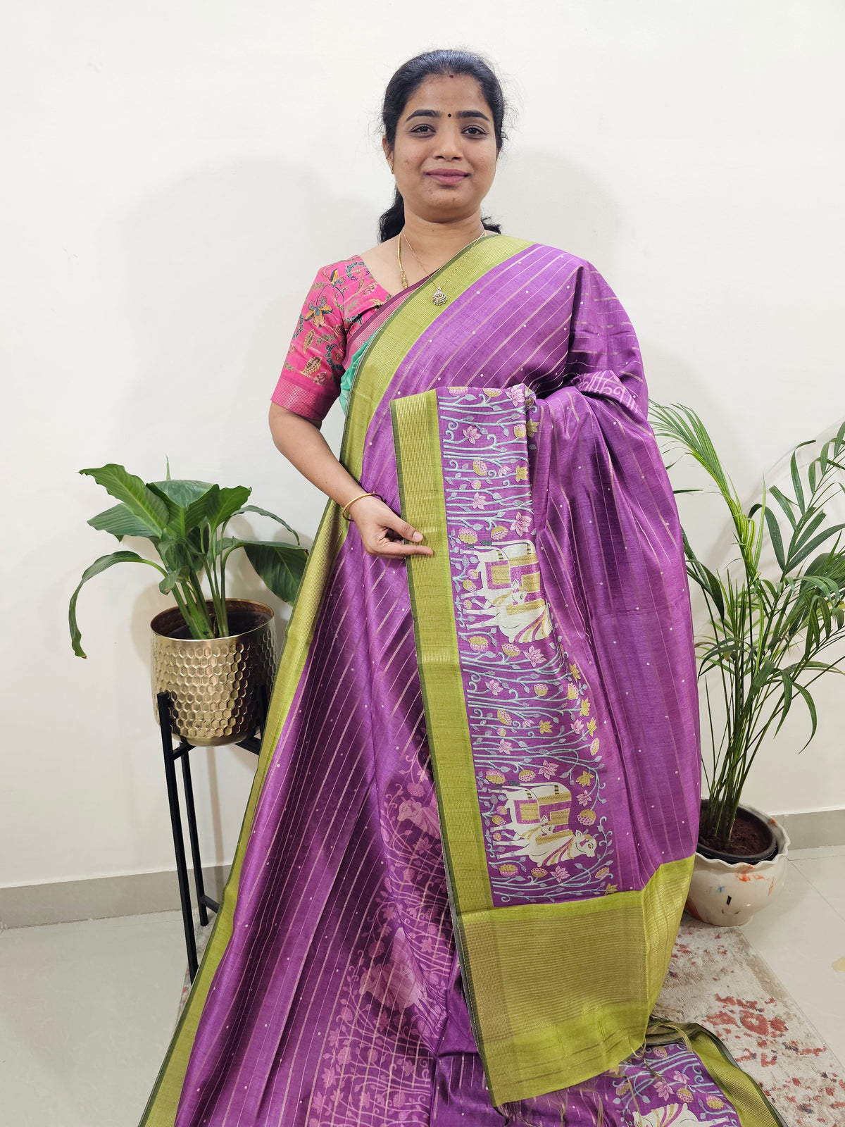 𝐏𝐫𝐞𝐛𝐨𝐨𝐤𝐢𝐧𝐠 𝐀𝐯𝐚𝐢𝐥𝐚𝐛𝐥𝐞 𝟐𝟎 𝐃𝐚𝐲𝐬 𝐃𝐢𝐬𝐩𝐚𝐭𝐜𝐡 𝐓𝐢𝐦𝐞 Soft Semi Tussar Weaving with Pichwai Border - Purple with Green