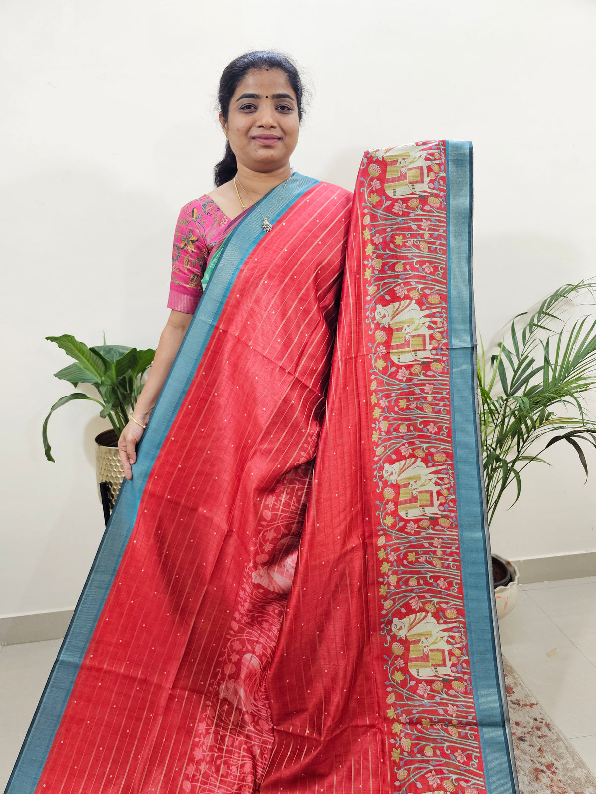 𝐏𝐫𝐞𝐛𝐨𝐨𝐤𝐢𝐧𝐠 𝐀𝐯𝐚𝐢𝐥𝐚𝐛𝐥𝐞 𝟐𝟎 𝐃𝐚𝐲𝐬 𝐃𝐢𝐬𝐩𝐚𝐭𝐜𝐡 𝐓𝐢𝐦𝐞 Soft Semi Tussar Weaving with Pichwai Border - Red with Blue