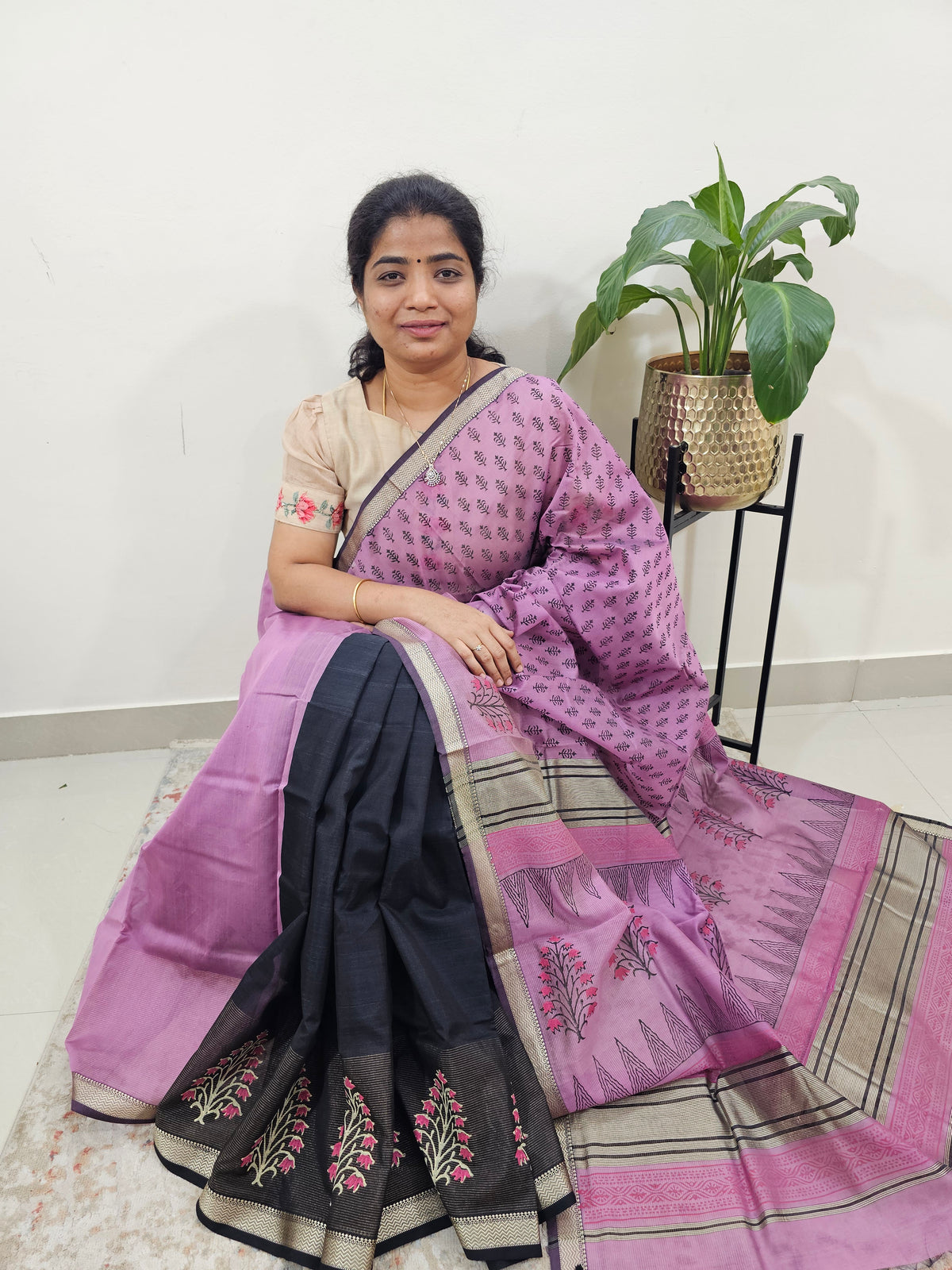 Half & Half Pattern Pure Handloom Maheshwari Silk Cotton Weaves -   Light Purple with Black