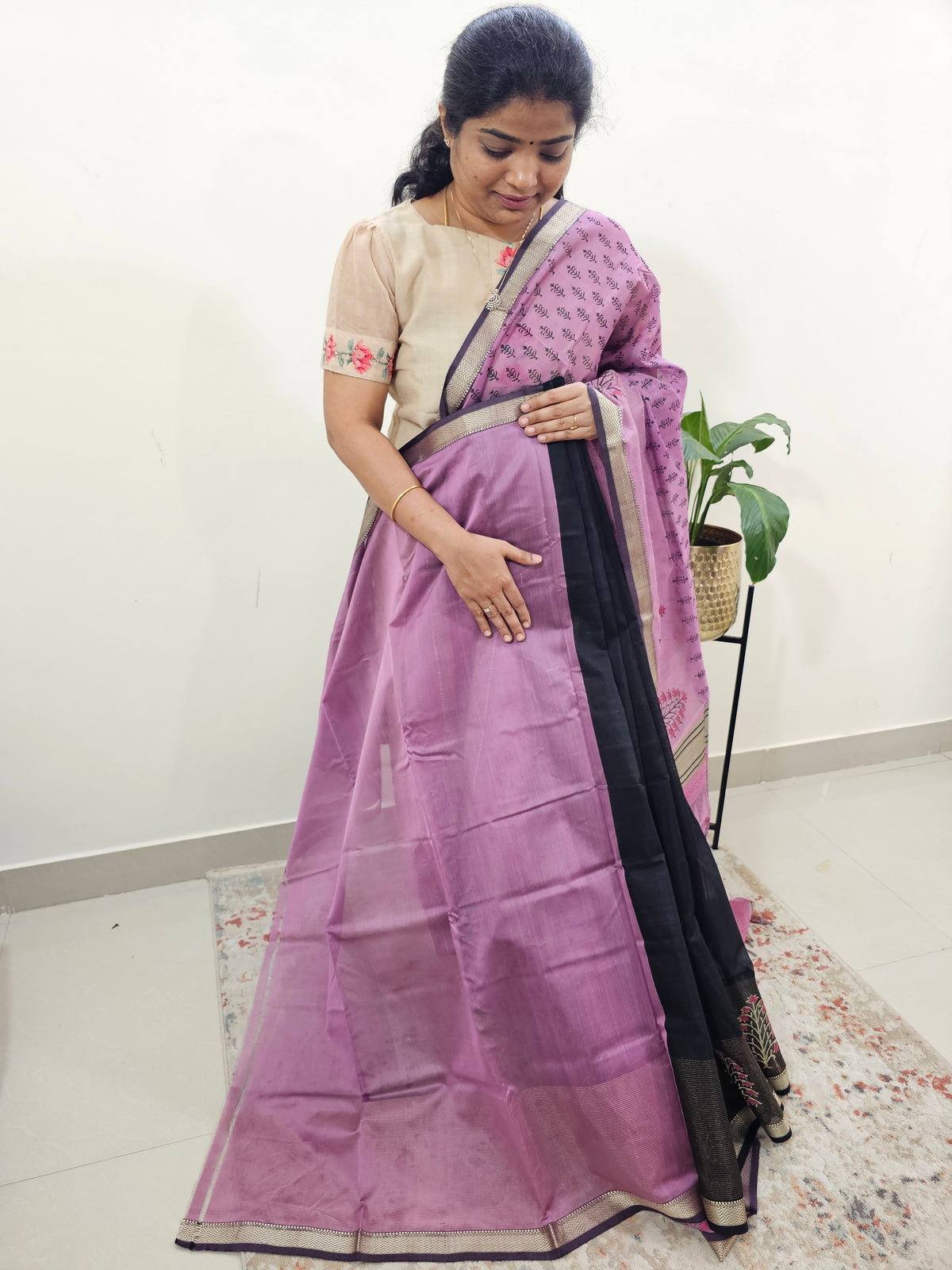 Half & Half Pattern Pure Handloom Maheshwari Silk Cotton Weaves -   Light Purple with Black