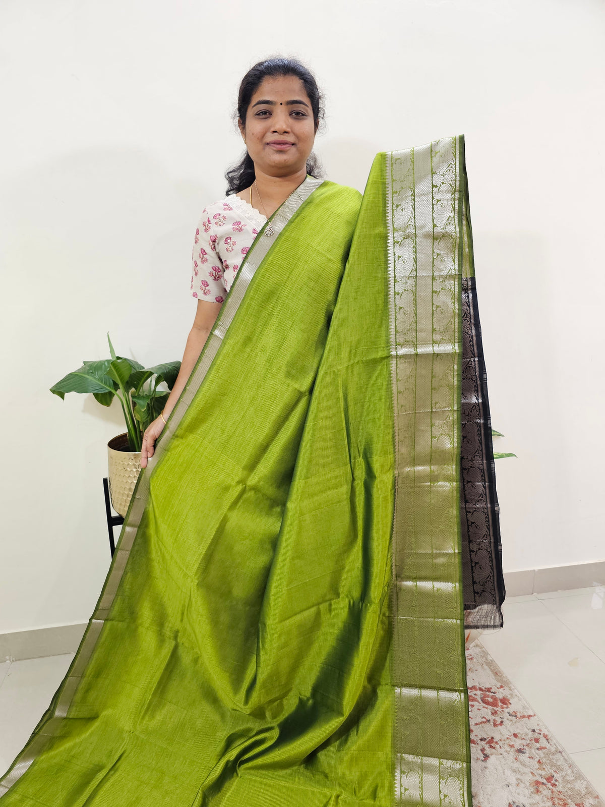 Handwoven Mangalagiri Pattu Saree - Green with Black