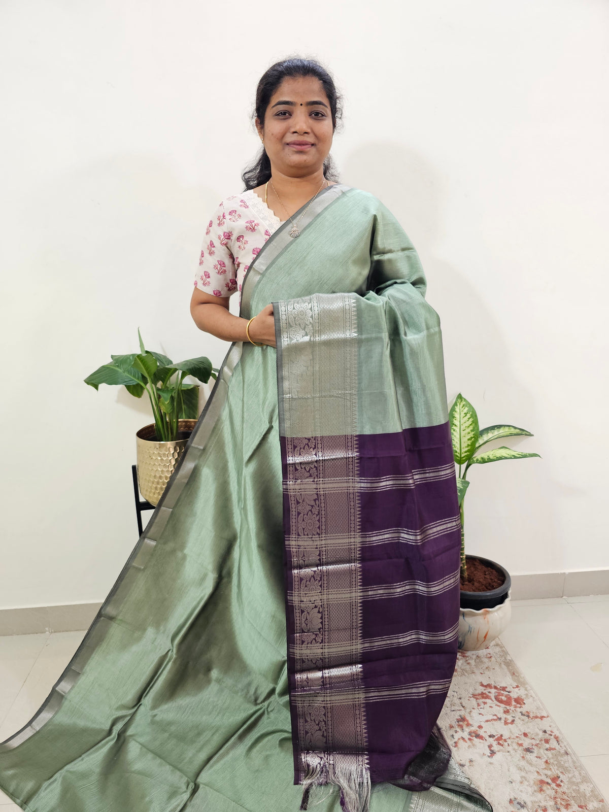 Handwoven Mangalagiri Pattu Saree - Green with Dark Purple
