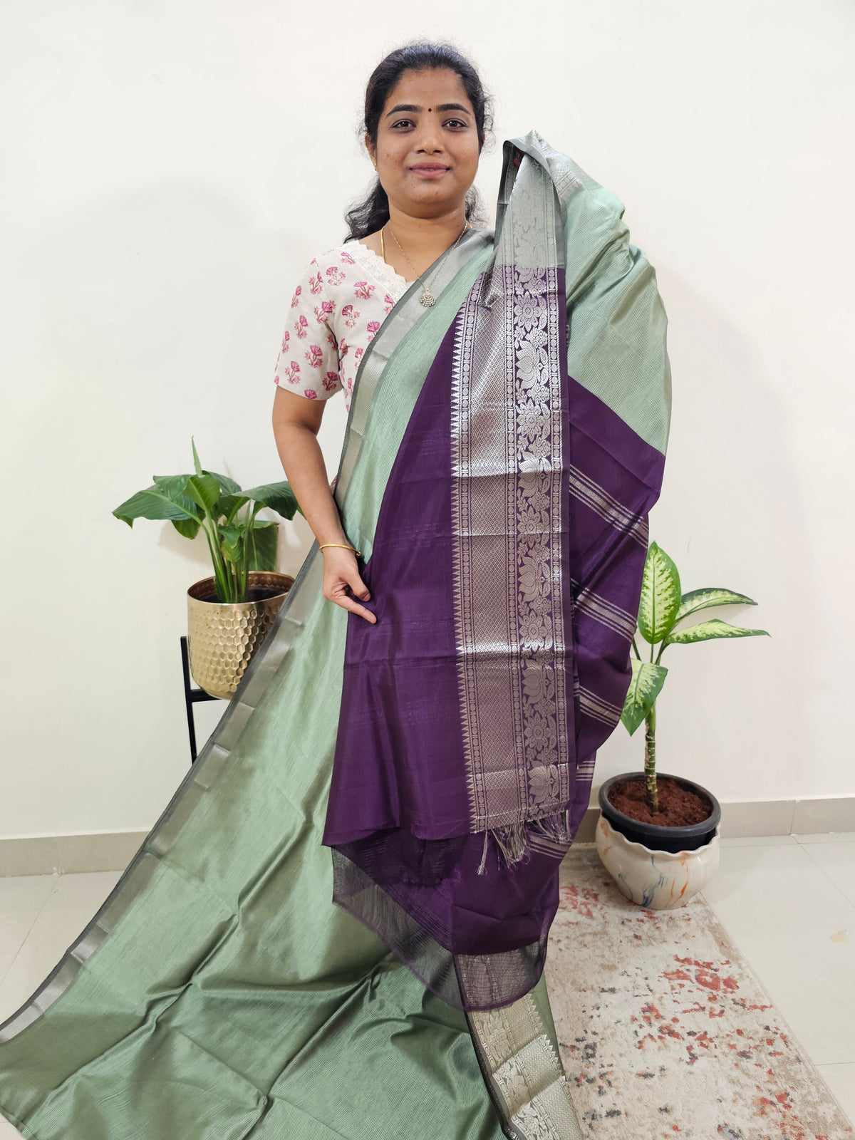 Handwoven Mangalagiri Pattu Saree - Green with Dark Purple