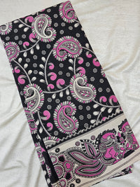 𝐏𝐫𝐞𝐛𝐨𝐨𝐤𝐢𝐧𝐠 𝐀𝐯𝐚𝐢𝐥𝐚𝐛𝐥𝐞 5 𝐝𝐚𝐲𝐬 𝐃𝐢𝐬𝐩𝐚𝐭𝐜𝐡 𝐓𝐢𝐦𝐞 Cotton Kalamkari Printed Saree - Black with pink