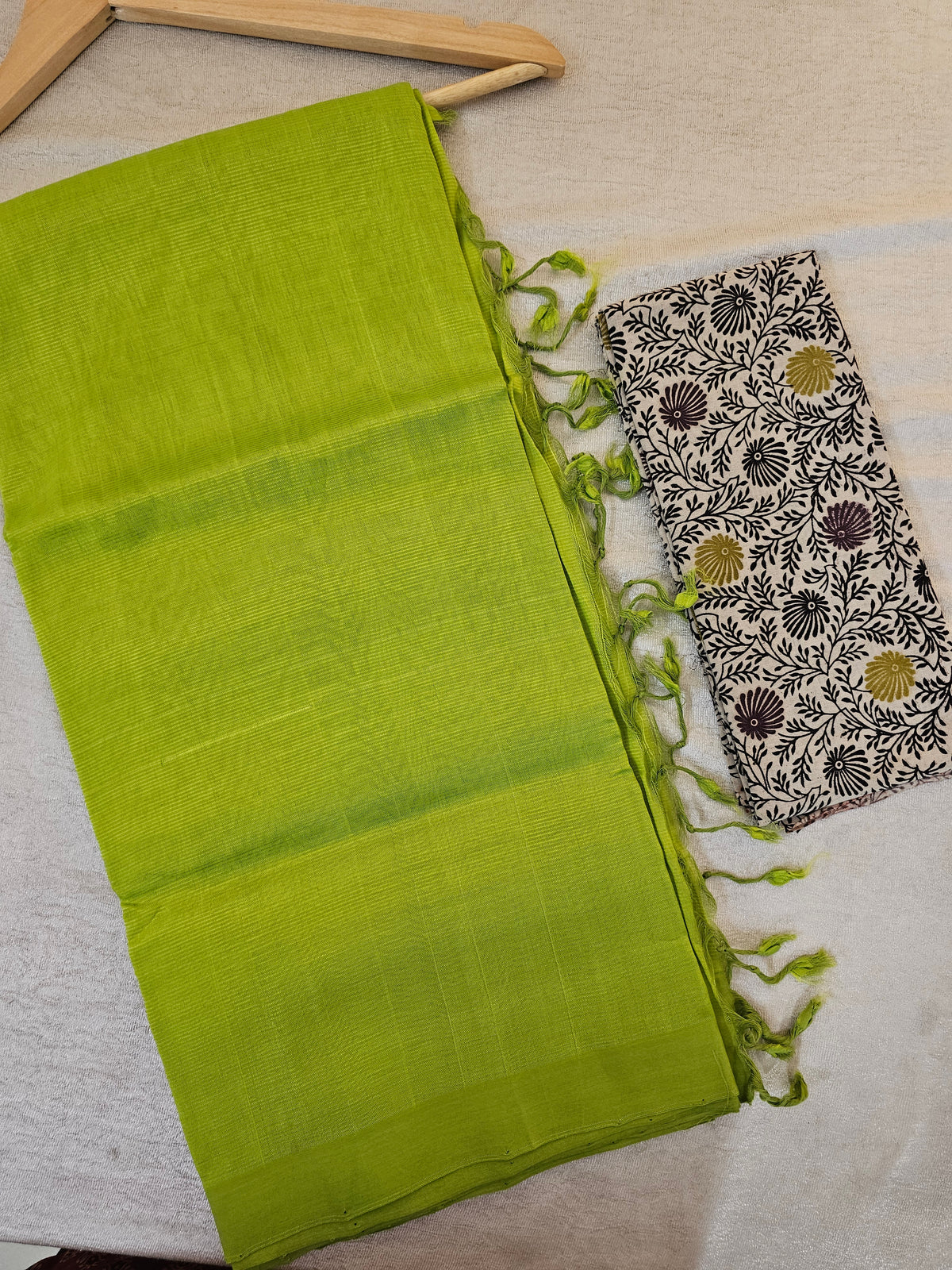 Handwoven Mangalagiri Plain Pattu Saree - Green