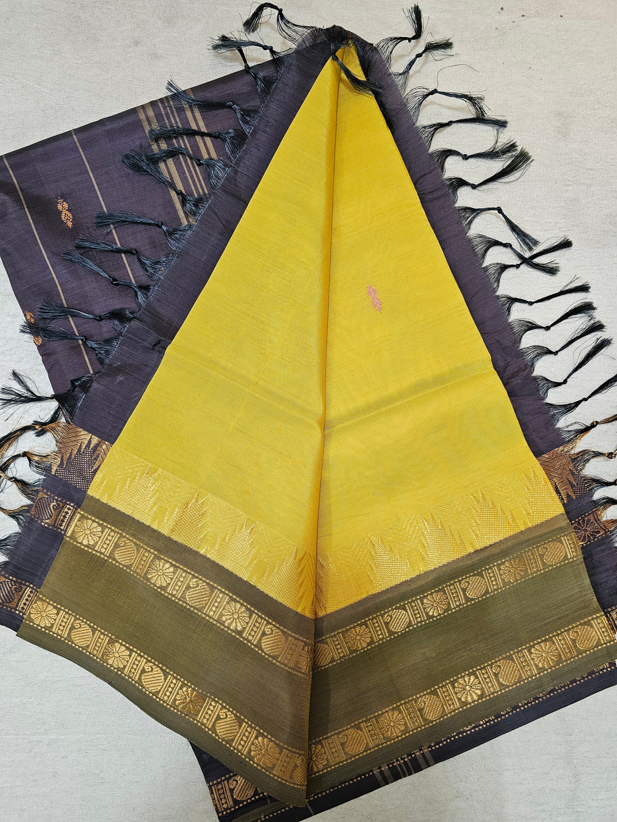 Chinnalampattu Border - Yellownwith Brown