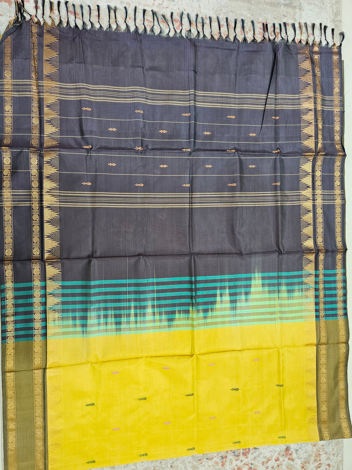 Chinnalampattu Border - Yellownwith Brown