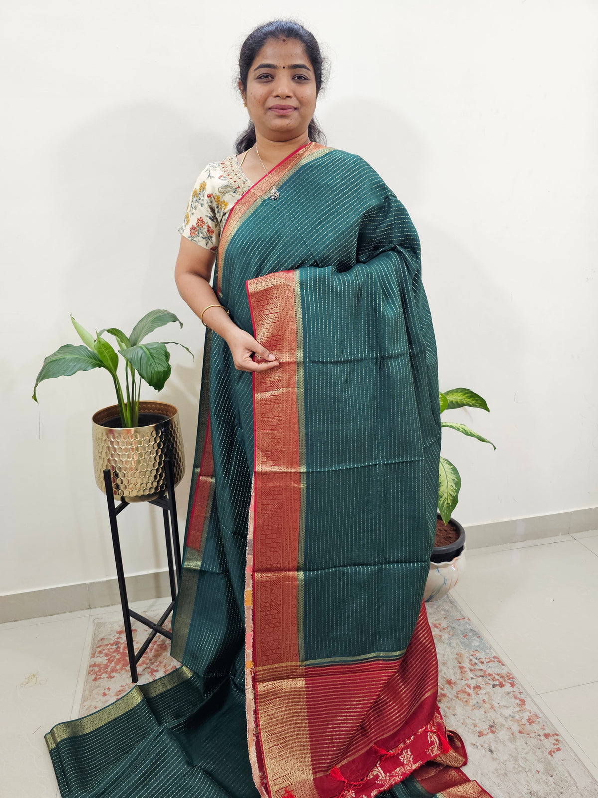 Semi Katna Silk Saree - Green with Red