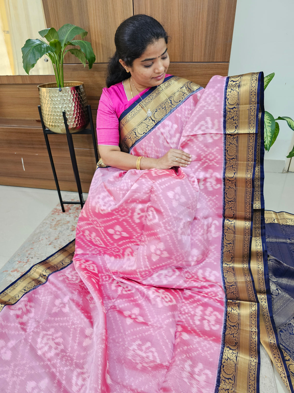 Fusion Pochampally with Kanchi Border Pure Handloom Soft Silk Saree - Onion Pink with Blue Border