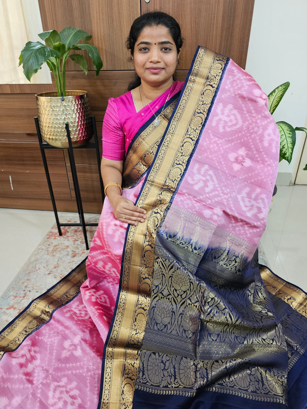 Fusion Pochampally with Kanchi Border Pure Handloom Soft Silk Saree - Onion Pink with Blue Border
