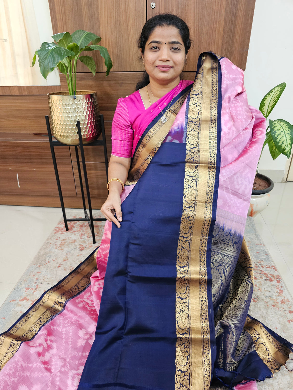 Fusion Pochampally with Kanchi Border Pure Handloom Soft Silk Saree - Onion Pink with Blue Border