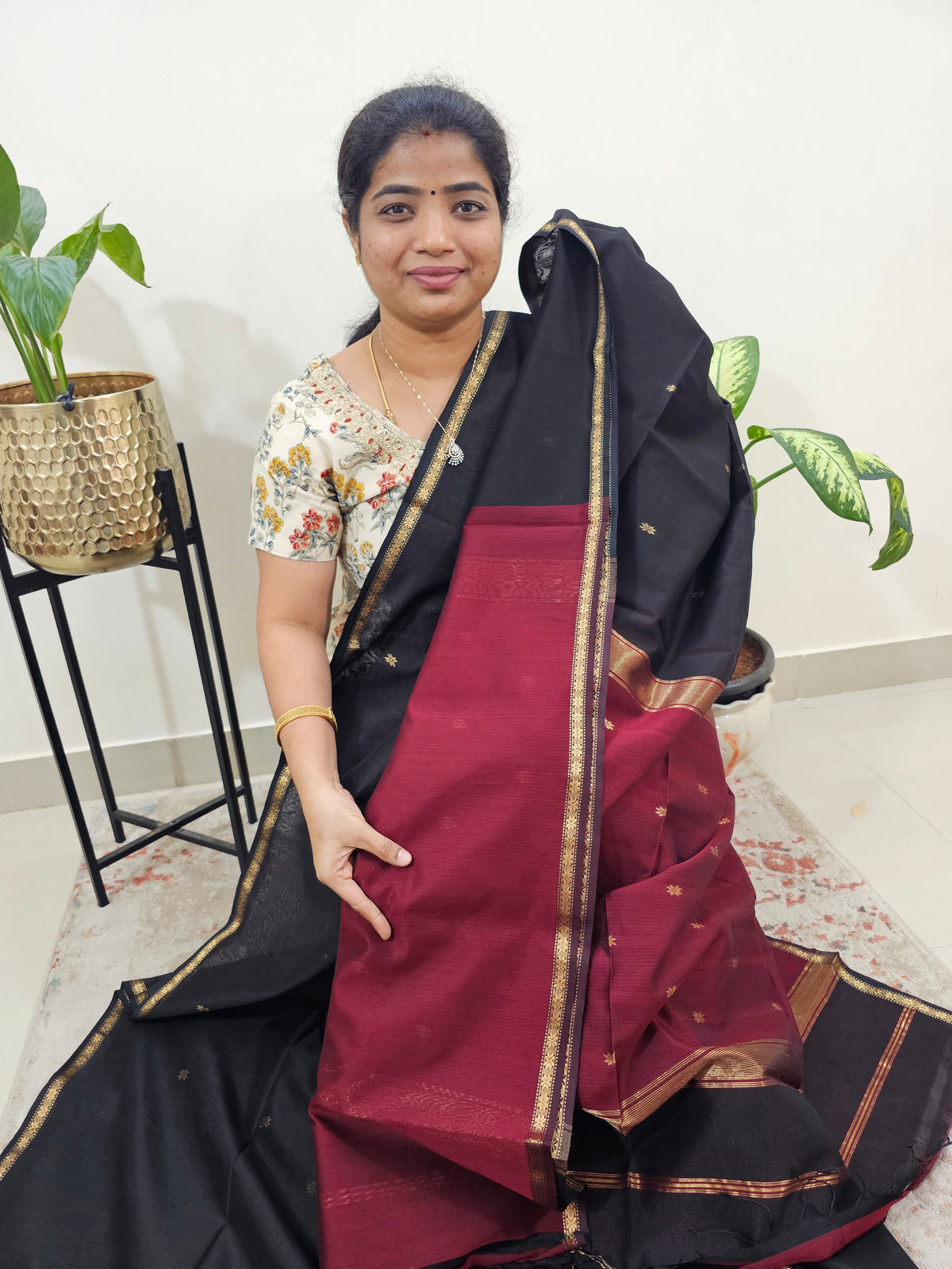 Pure Handloom Maheshwari Silk Cotton Weaves - Black with Maroon