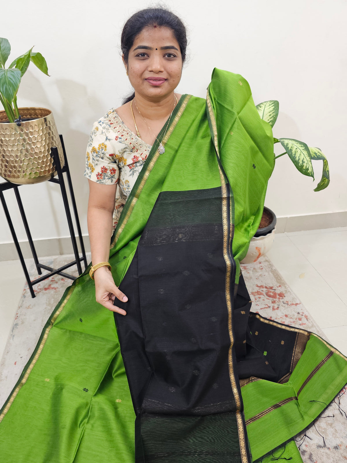 Pure Handloom Maheshwari Silk Cotton Weaves - Green with Black