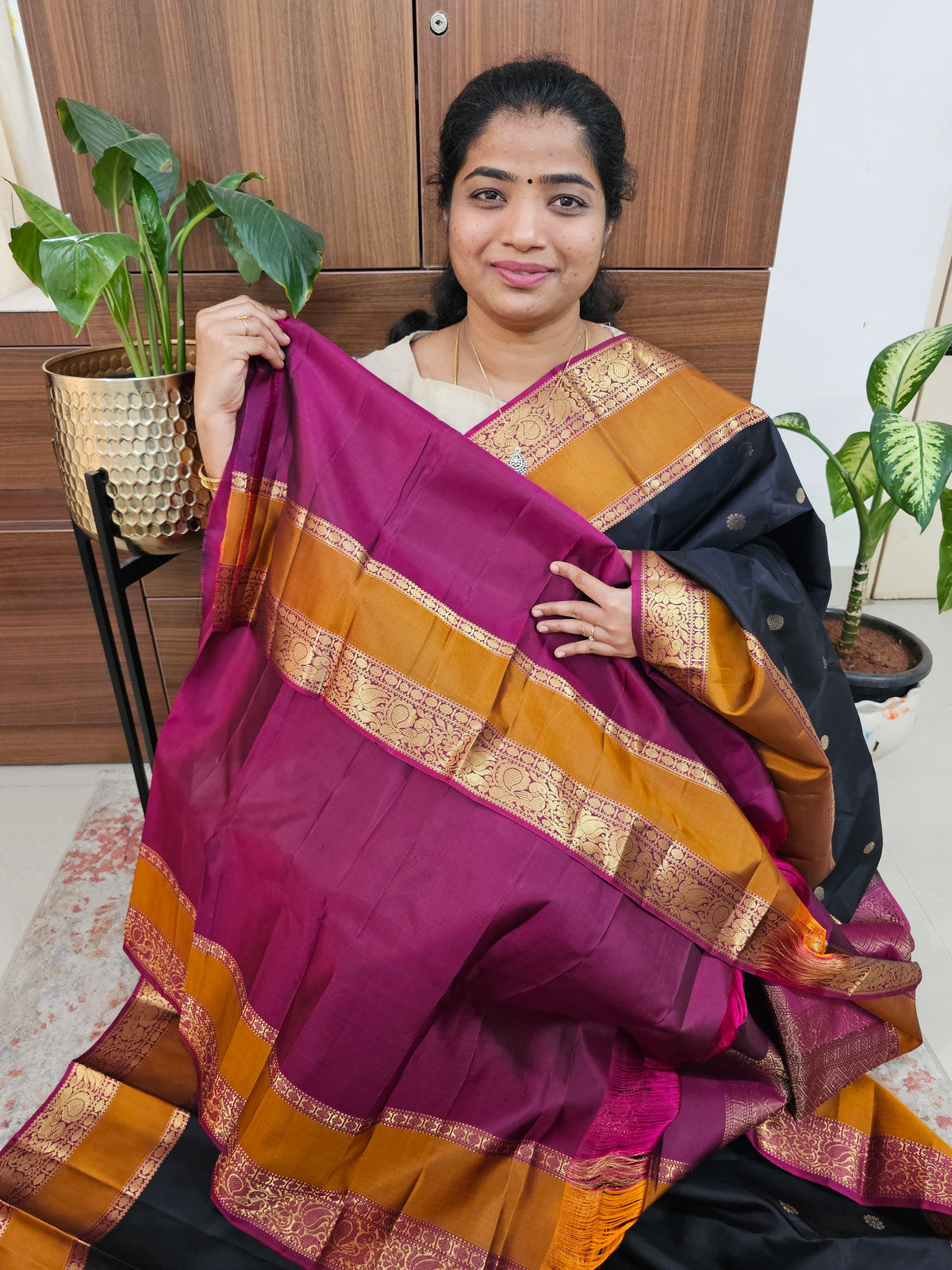 Classical Kanjivaram Pattern Pure Handloom Soft Silk Saree - Black with Maroon