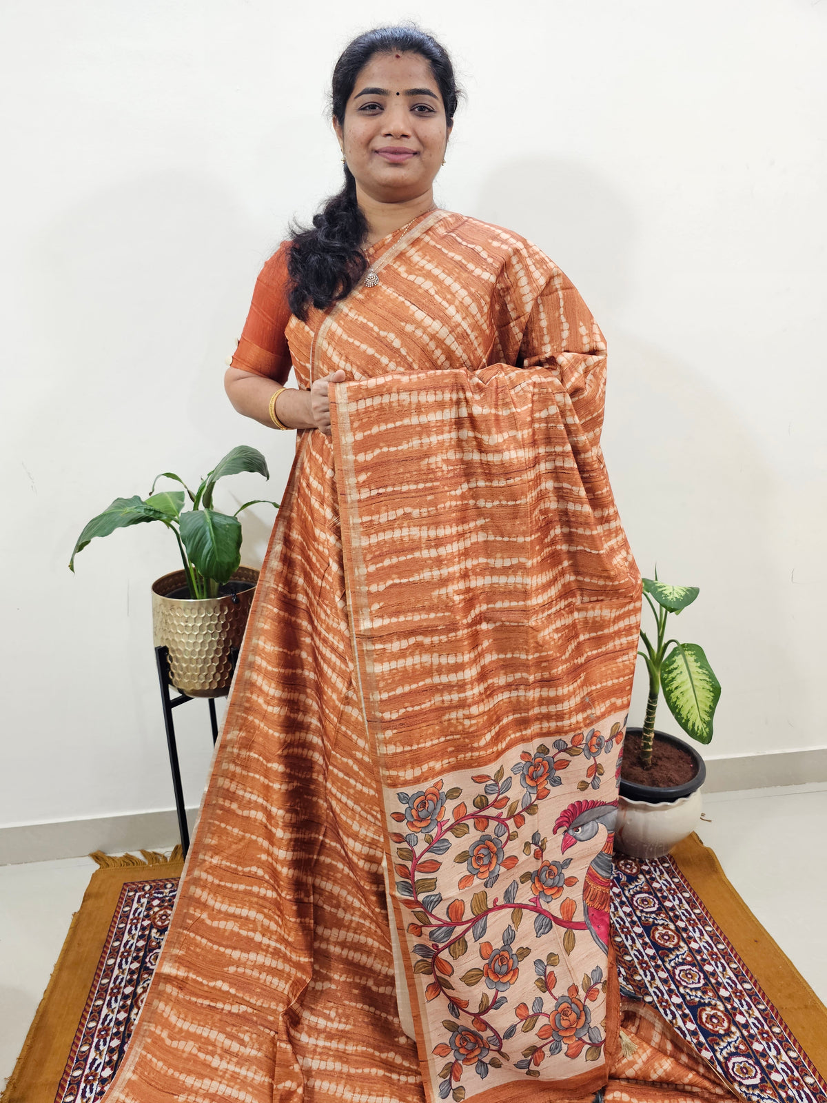 𝐏𝐫𝐞𝐛𝐨𝐨𝐤𝐢𝐧𝐠 𝐀𝐯𝐚𝐢𝐥𝐚𝐛𝐥𝐞 𝟐𝟎 𝐃𝐚𝐲𝐬 𝐃𝐢𝐬𝐩𝐚𝐭𝐜𝐡 𝐓𝐢𝐦𝐞 Semi Matka Tussar with Kalamkari - Brown