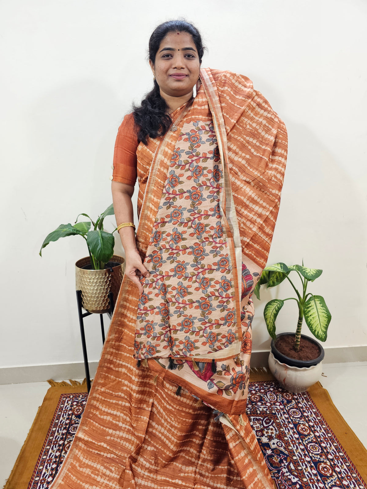 𝐏𝐫𝐞𝐛𝐨𝐨𝐤𝐢𝐧𝐠 𝐀𝐯𝐚𝐢𝐥𝐚𝐛𝐥𝐞 𝟐𝟎 𝐃𝐚𝐲𝐬 𝐃𝐢𝐬𝐩𝐚𝐭𝐜𝐡 𝐓𝐢𝐦𝐞 Semi Matka Tussar with Kalamkari - Brown