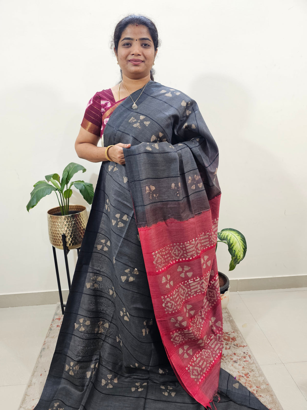 Bhagalpuri Zari Weaving with Batik Print - Grey with Pink
