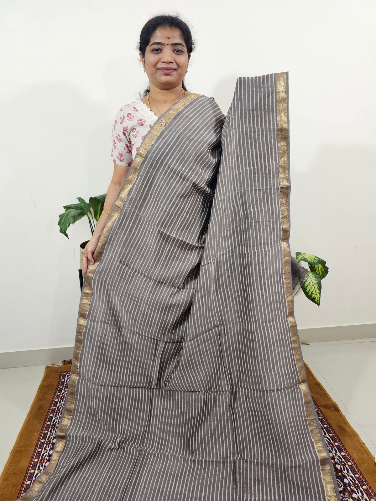 Maheshwari Silk Cotton Hand Block Printed Saree - Grey