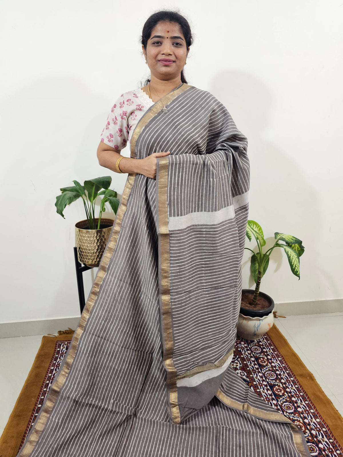Maheshwari Silk Cotton Hand Block Printed Saree - Grey