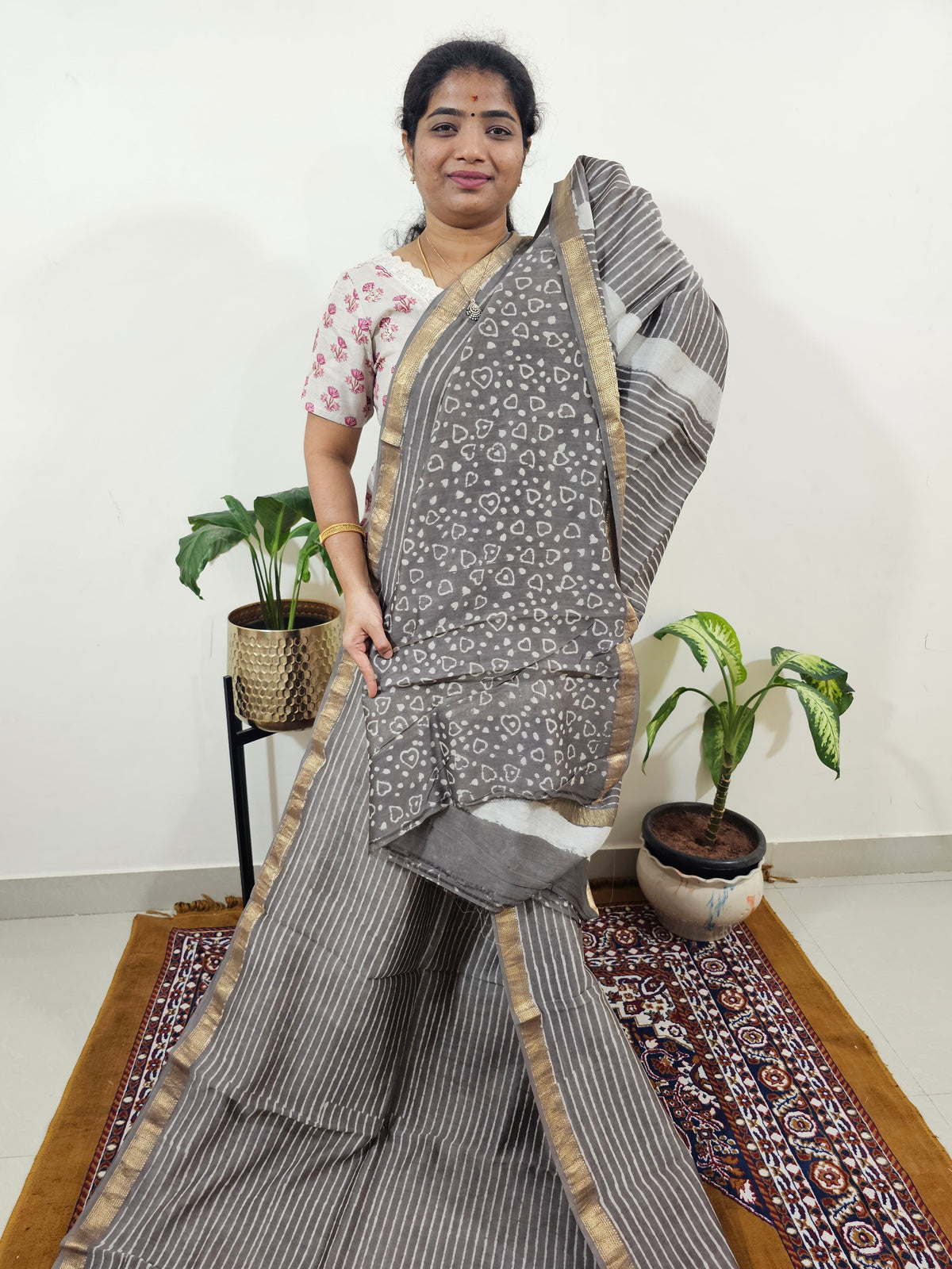 Maheshwari Silk Cotton Hand Block Printed Saree - Grey