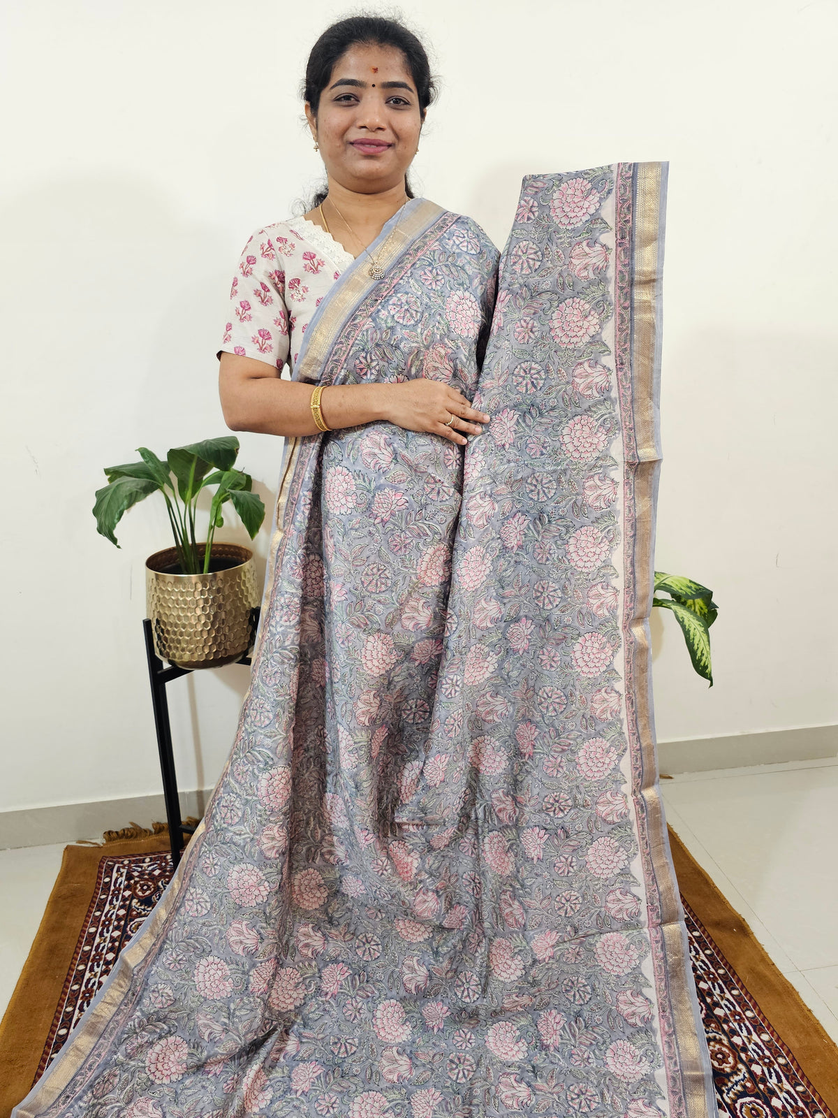 Maheshwari Silk Cotton Hand Block Printed Saree - Grey with Pink