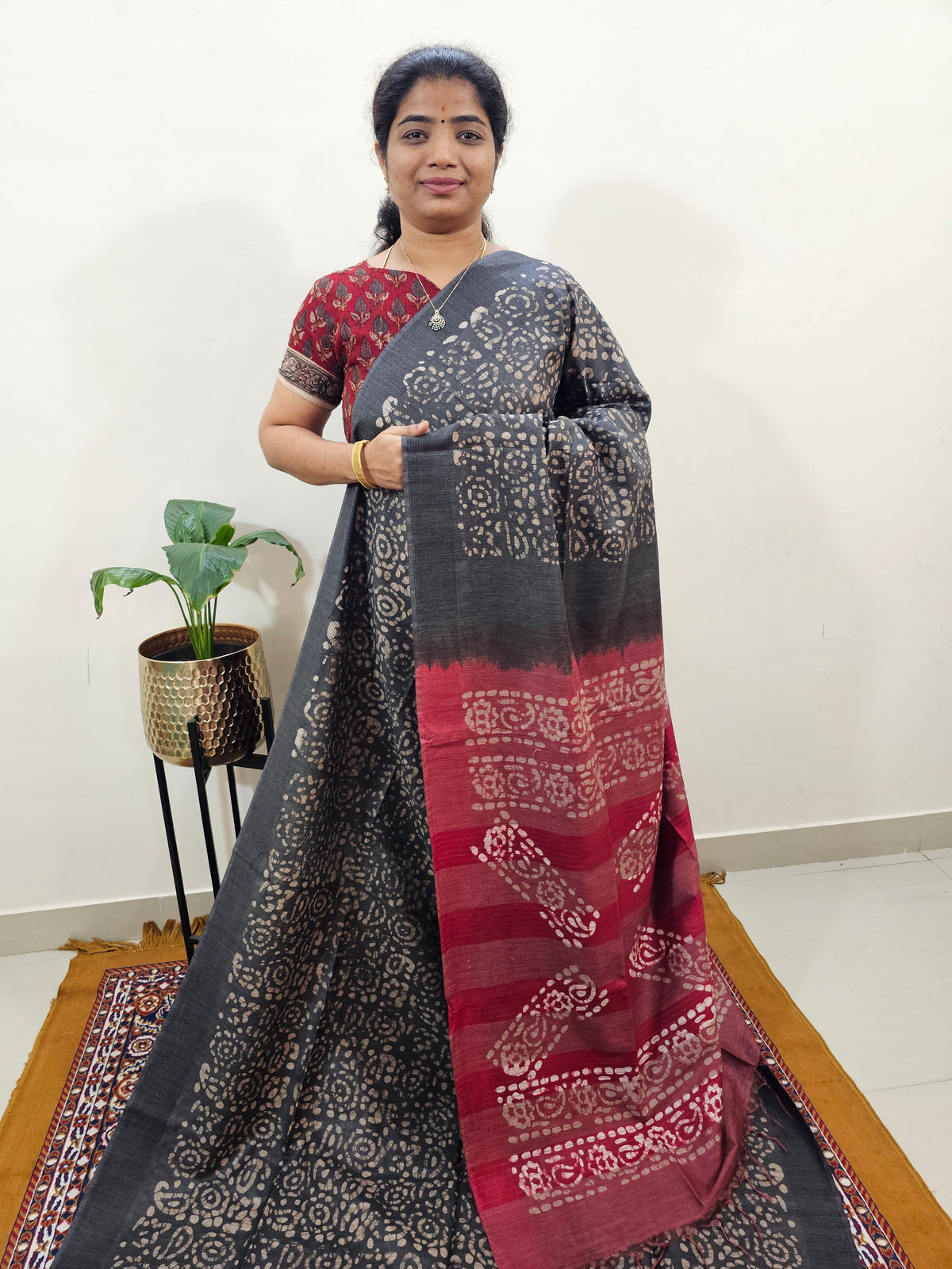 Bhagalpuri with Batik Print - Grey with Red