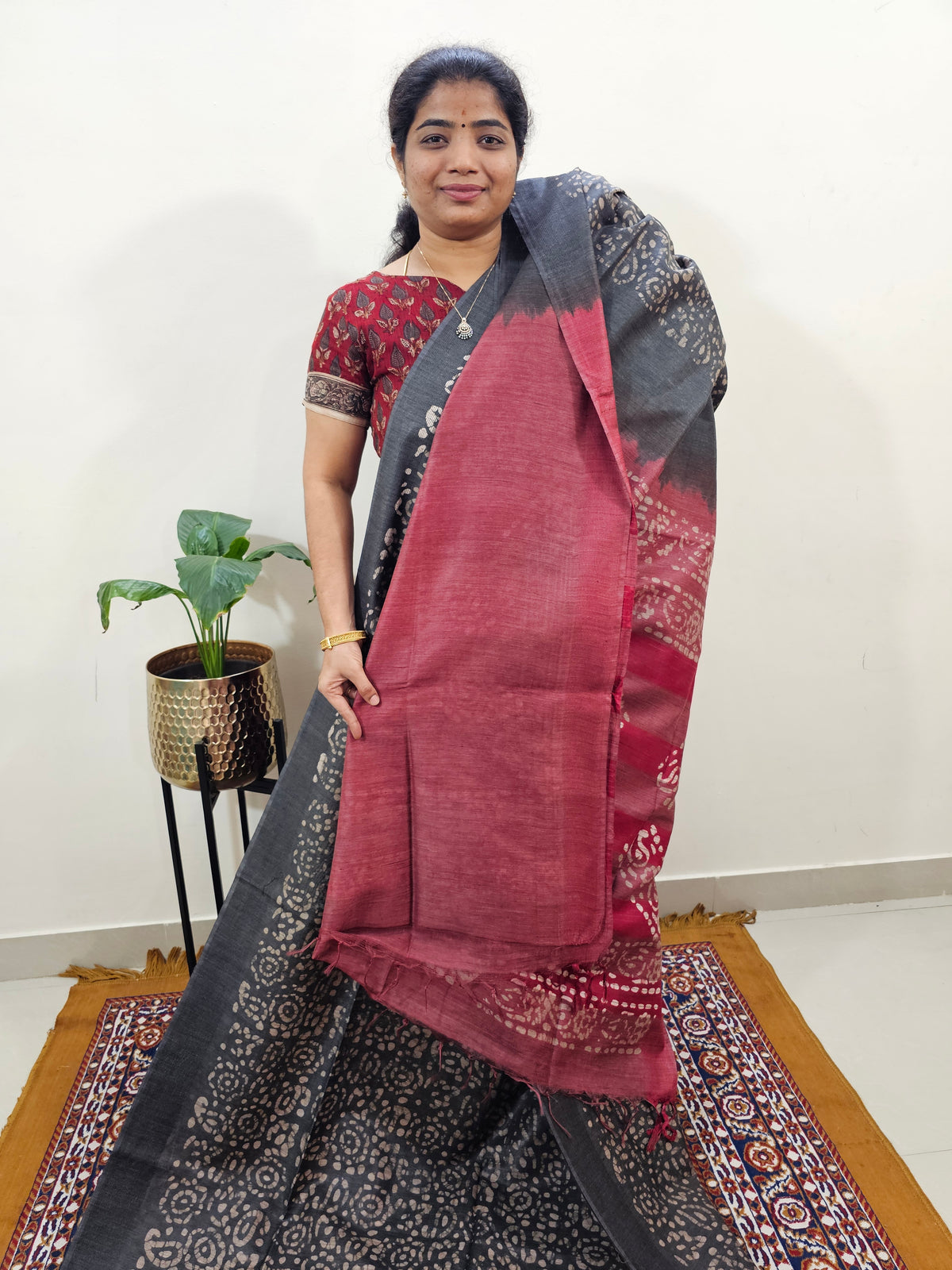 Bhagalpuri with Batik Print - Grey with Red