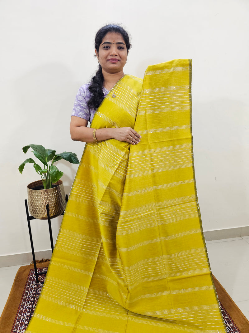 𝐏𝐫𝐞𝐛𝐨𝐨𝐤𝐢𝐧𝐠 𝐀𝐯𝐚𝐢𝐥𝐚𝐛𝐥𝐞- 𝟐𝟎 𝐃𝐚𝐲𝐬 𝐓𝐢𝐦𝐞 𝐭𝐨 𝐃𝐢𝐬𝐩𝐚𝐭𝐜𝐡 Raw Silk Saree - Yellow with Sea Green