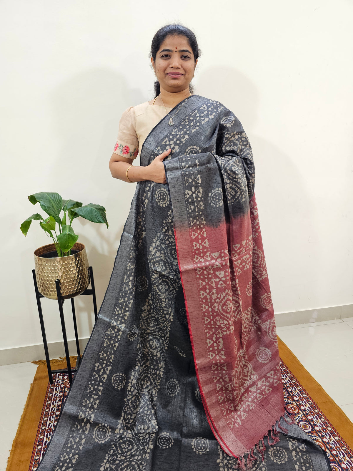 Bhagalpuri with Silver Zari Weaving Batik Print - Grey with Maroon