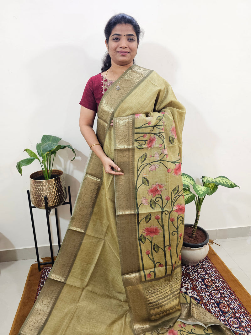 𝐏𝐫𝐞𝐛𝐨𝐨𝐤𝐢𝐧𝐠 𝐀𝐯𝐚𝐢𝐥𝐚𝐛𝐥𝐞 - 𝟐𝟎 𝐃𝐚𝐲𝐬 𝐨𝐟 𝐃𝐢𝐬𝐩𝐚𝐭𝐜𝐡𝐢𝐧𝐠 𝐓𝐢𝐦𝐞 Soft Semi Tussar Kota Weaving  - Mehindi Green