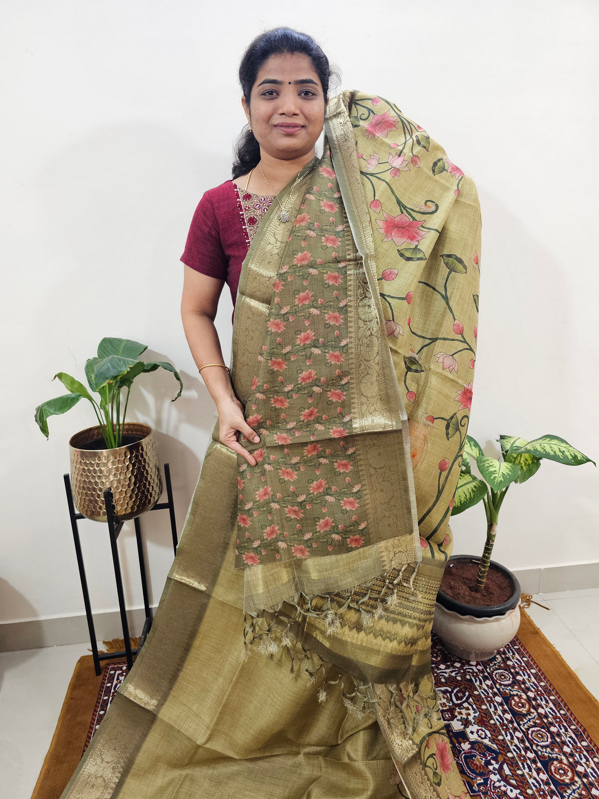 𝐏𝐫𝐞𝐛𝐨𝐨𝐤𝐢𝐧𝐠 𝐀𝐯𝐚𝐢𝐥𝐚𝐛𝐥𝐞 - 𝟐𝟎 𝐃𝐚𝐲𝐬 𝐨𝐟 𝐃𝐢𝐬𝐩𝐚𝐭𝐜𝐡𝐢𝐧𝐠 𝐓𝐢𝐦𝐞 Soft Semi Tussar Kota Weaving  - Mehindi Green