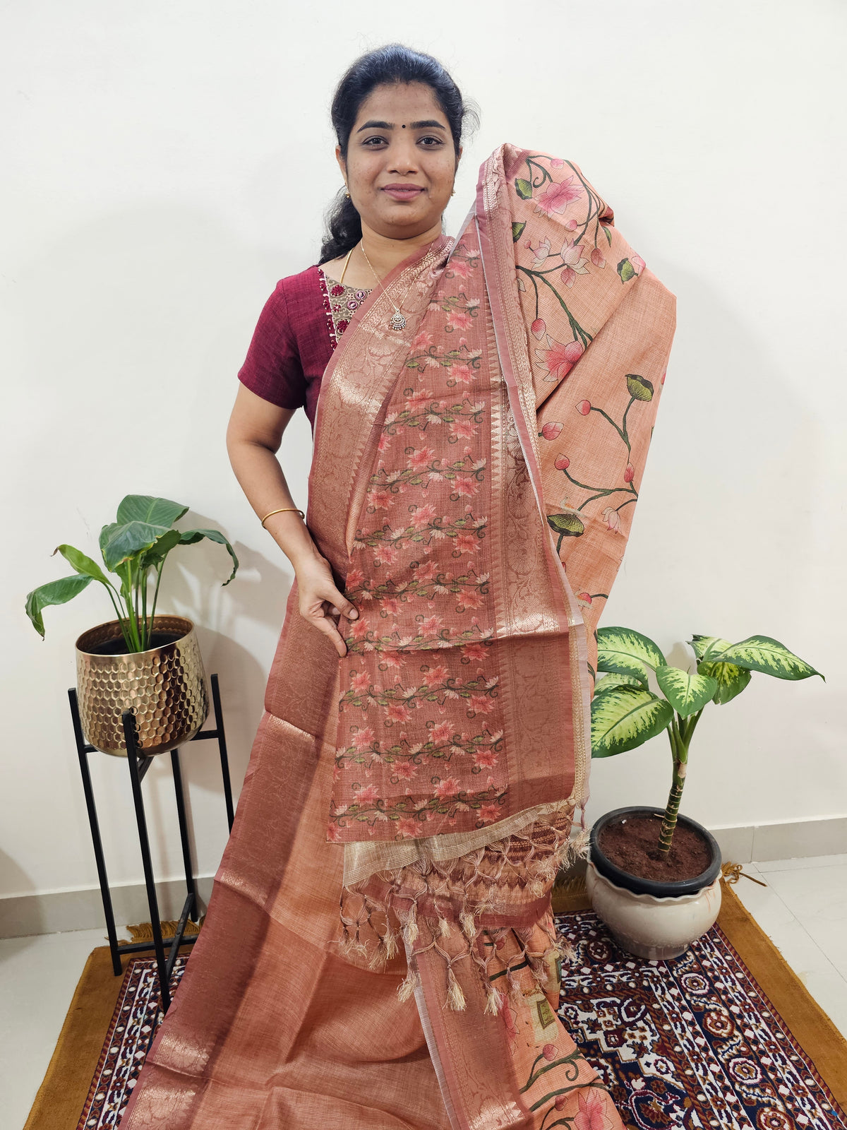 𝐏𝐫𝐞𝐛𝐨𝐨𝐤𝐢𝐧𝐠 𝐀𝐯𝐚𝐢𝐥𝐚𝐛𝐥𝐞 - 𝟐𝟎 𝐃𝐚𝐲𝐬 𝐨𝐟 𝐃𝐢𝐬𝐩𝐚𝐭𝐜𝐡𝐢𝐧𝐠 𝐓𝐢𝐦𝐞 Soft Semi Tussar Kota Weaving  - Maroon Shade