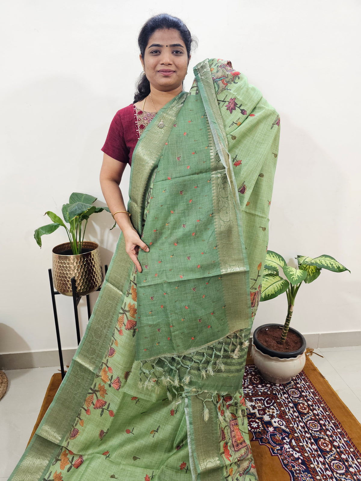 𝐏𝐫𝐞𝐛𝐨𝐨𝐤𝐢𝐧𝐠 𝐀𝐯𝐚𝐢𝐥𝐚𝐛𝐥𝐞 - 𝟐𝟎 𝐃𝐚𝐲𝐬 𝐨𝐟 𝐃𝐢𝐬𝐩𝐚𝐭𝐜𝐡𝐢𝐧𝐠 𝐓𝐢𝐦𝐞 Soft Semi Tussar Kota Weaving  - Green