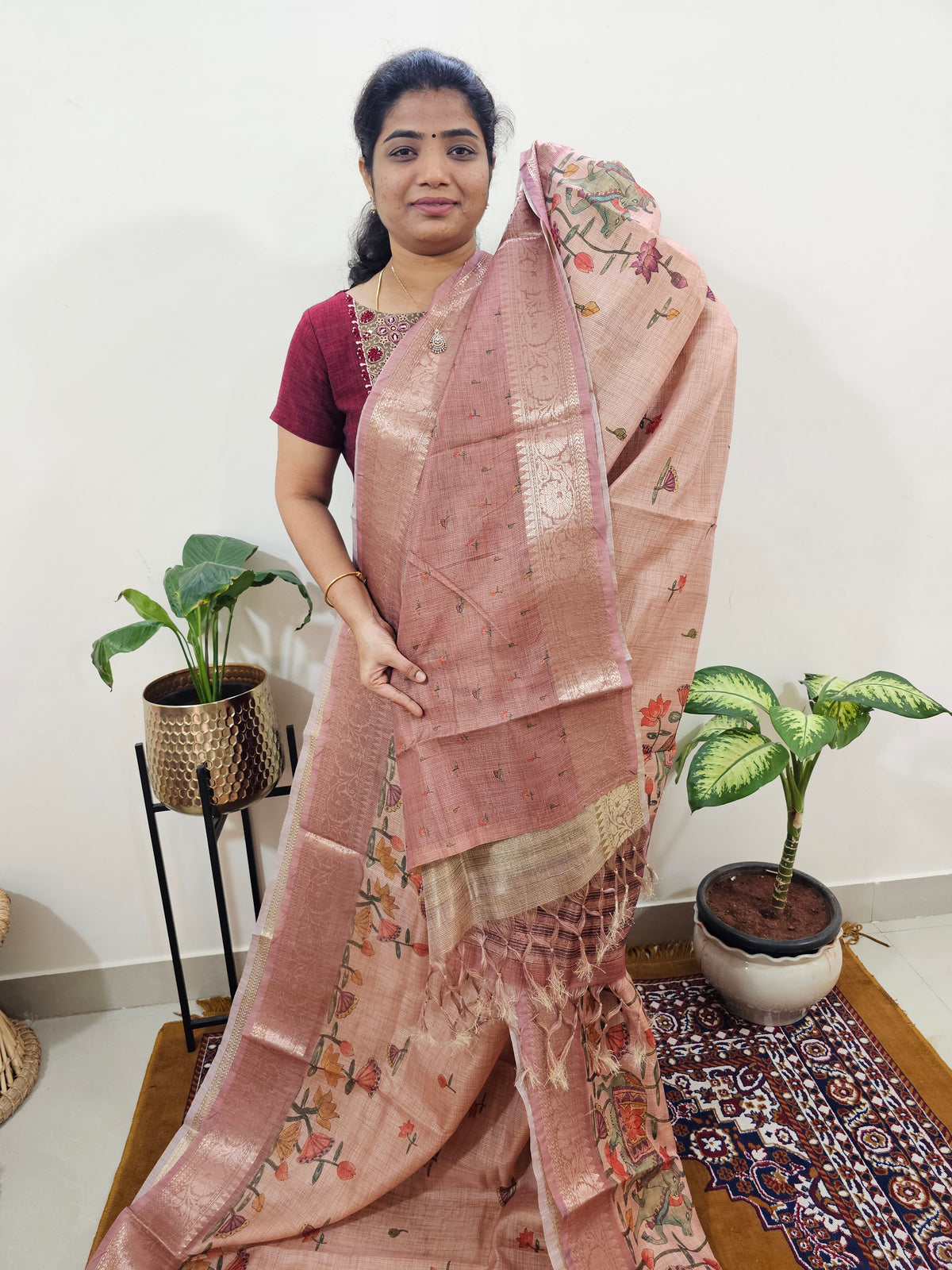 𝐏𝐫𝐞𝐛𝐨𝐨𝐤𝐢𝐧𝐠 𝐀𝐯𝐚𝐢𝐥𝐚𝐛𝐥𝐞 - 𝟐𝟎 𝐃𝐚𝐲𝐬 𝐨𝐟 𝐃𝐢𝐬𝐩𝐚𝐭𝐜𝐡𝐢𝐧𝐠 𝐓𝐢𝐦𝐞 Soft Semi Tussar Kota Weaving  - Onion Pink