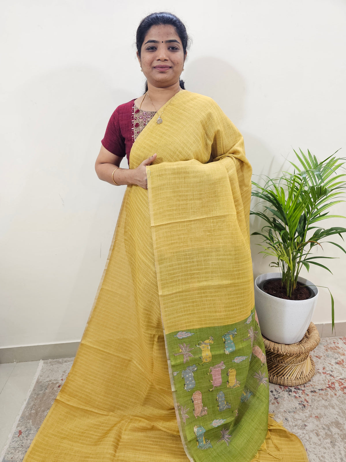 𝐏𝐫𝐞𝐛𝐨𝐨𝐤𝐢𝐧𝐠 𝐀𝐯𝐚𝐢𝐥𝐚𝐛𝐥𝐞 10 𝐃𝐚𝐲𝐬 𝐃𝐢𝐬𝐩𝐚𝐭𝐜𝐡 𝐓𝐢𝐦𝐞 Linen Tissue with Zari Weaving Digital Printed Sarees - Yellow with Green
