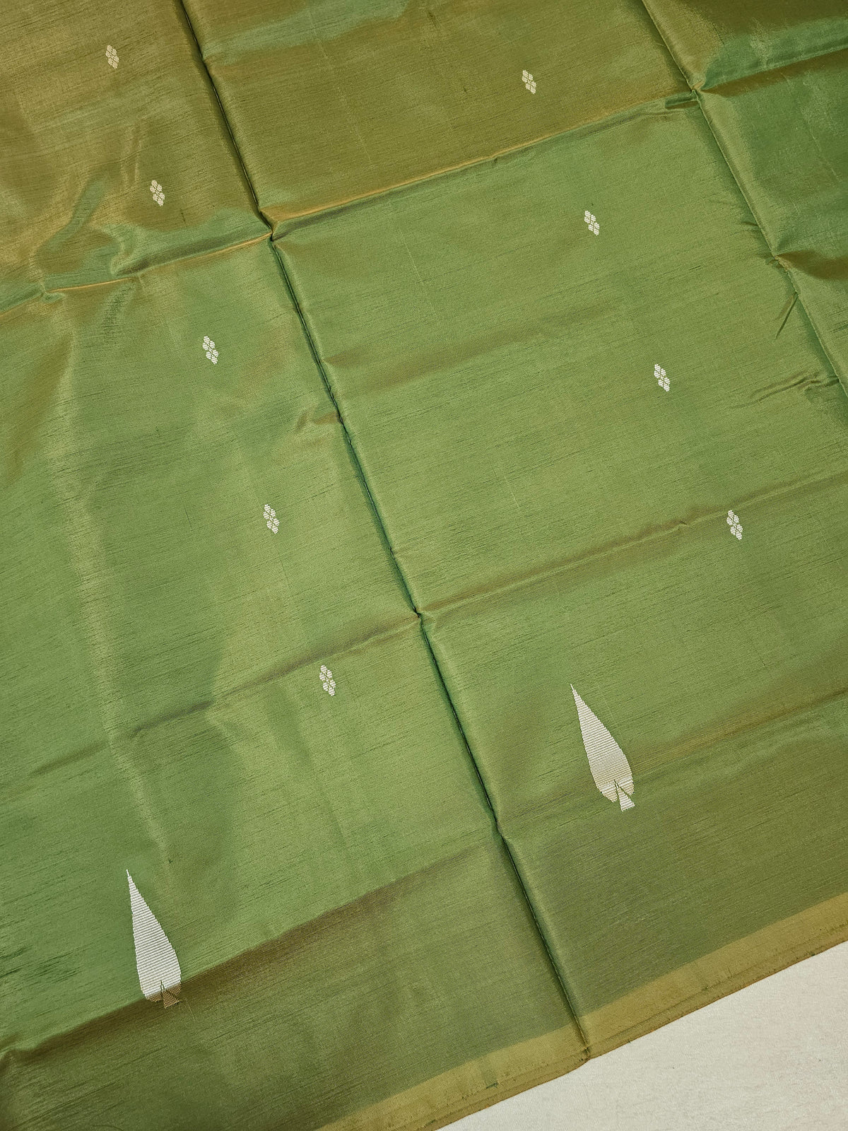 Chinnalampattu Saree - Green with Dual Shade Beige cum Lavender
