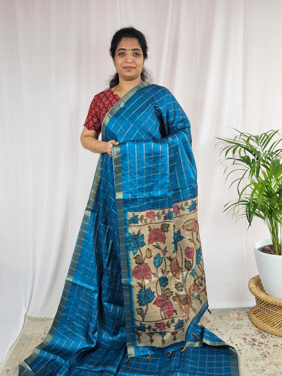 𝐏𝐫𝐞𝐛𝐨𝐨𝐤𝐢𝐧𝐠 𝐀𝐯𝐚𝐢𝐥𝐚𝐛𝐥𝐞 𝟐𝟎 𝐝𝐚𝐲𝐬 - 𝐃𝐢𝐬𝐩𝐚𝐭𝐜𝐡 𝐓𝐢𝐦𝐞 Soft Semi Tussar Checks Weaving with Kalamkari - Blue