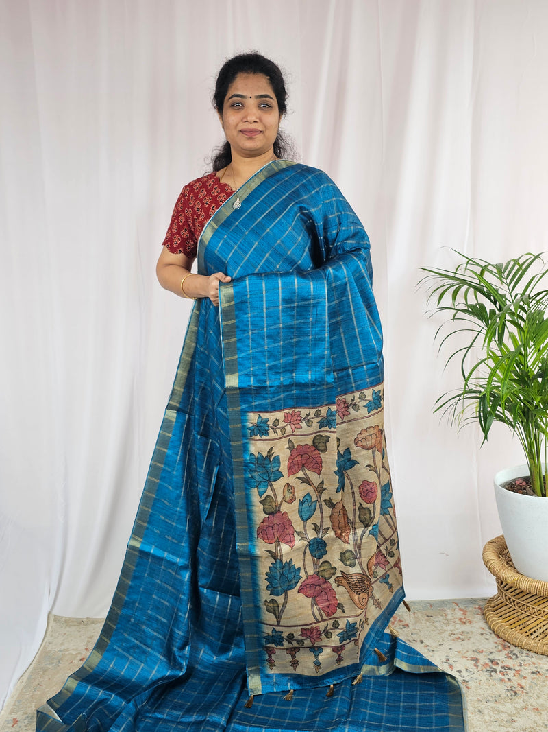 𝐏𝐫𝐞𝐛𝐨𝐨𝐤𝐢𝐧𝐠 𝐀𝐯𝐚𝐢𝐥𝐚𝐛𝐥𝐞 𝟐𝟎 𝐝𝐚𝐲𝐬 - 𝐃𝐢𝐬𝐩𝐚𝐭𝐜𝐡 𝐓𝐢𝐦𝐞 Soft Semi Tussar Checks Weaving with Kalamkari - Blue