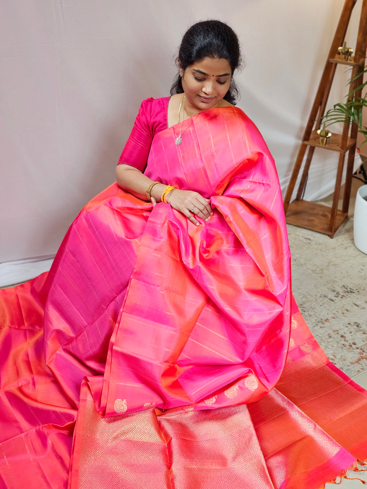 Classical Kanjivaram Pattern Pure Handloom Soft Silk Saree - Dual Shade Peachish Pink