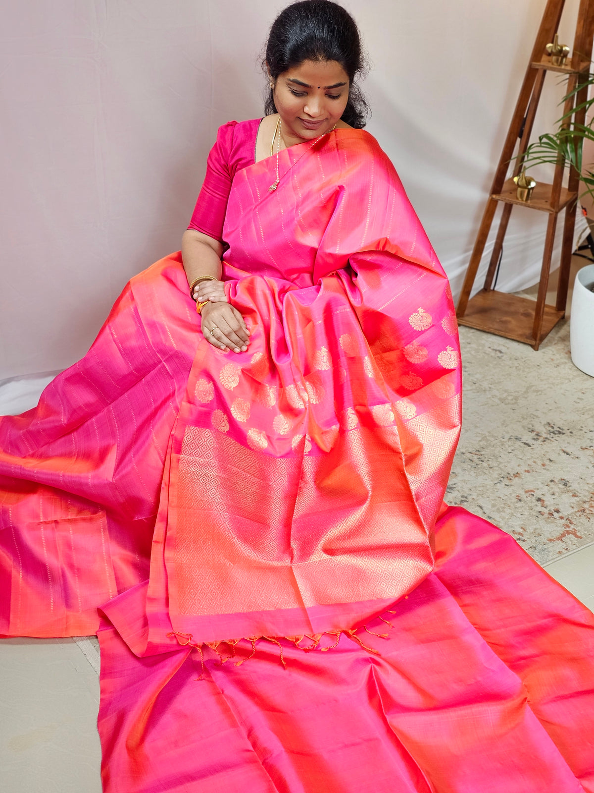 Classical Kanjivaram Pattern Pure Handloom Soft Silk Saree - Dual Shade Peachish Pink