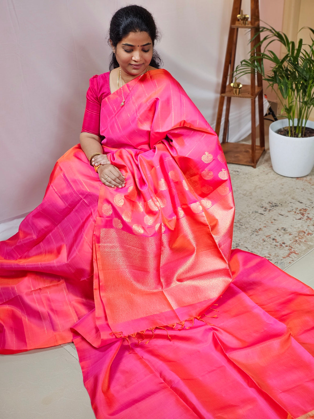 Classical Kanjivaram Pattern Pure Handloom Soft Silk Saree - Dual Shade Peachish Pink