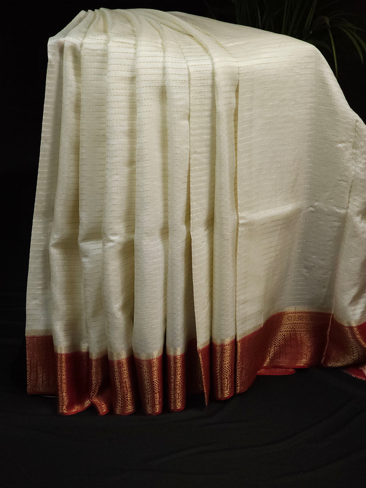 Semi Katna Silk Saree - Off-white with Red