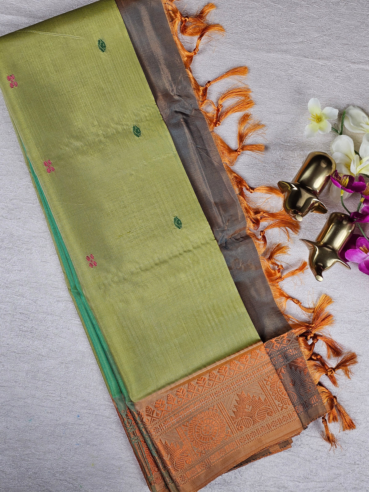 Chinnalampattu Border - Green   with Dual Shade off Green with Yellow