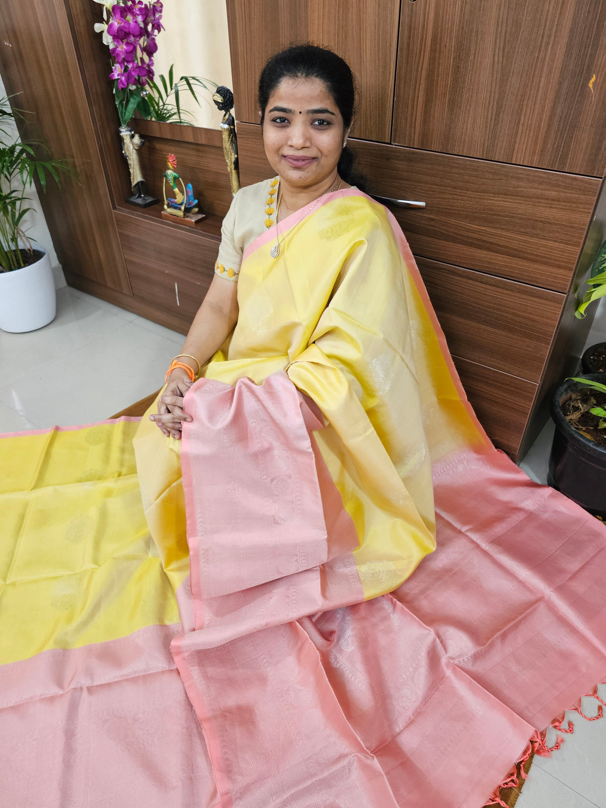 Classical Kanjivaram Pattern Pure Handloom Soft Silk Saree - Soft Yellow with Peach