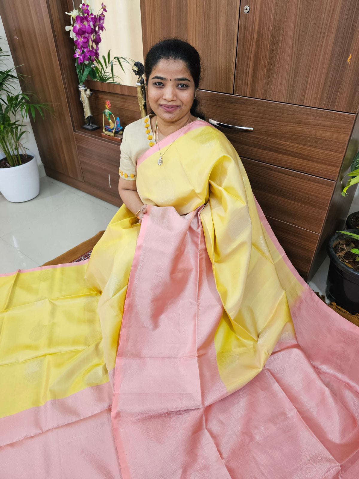 Classical Kanjivaram Pattern Pure Handloom Soft Silk Saree - Soft Yellow with Peach