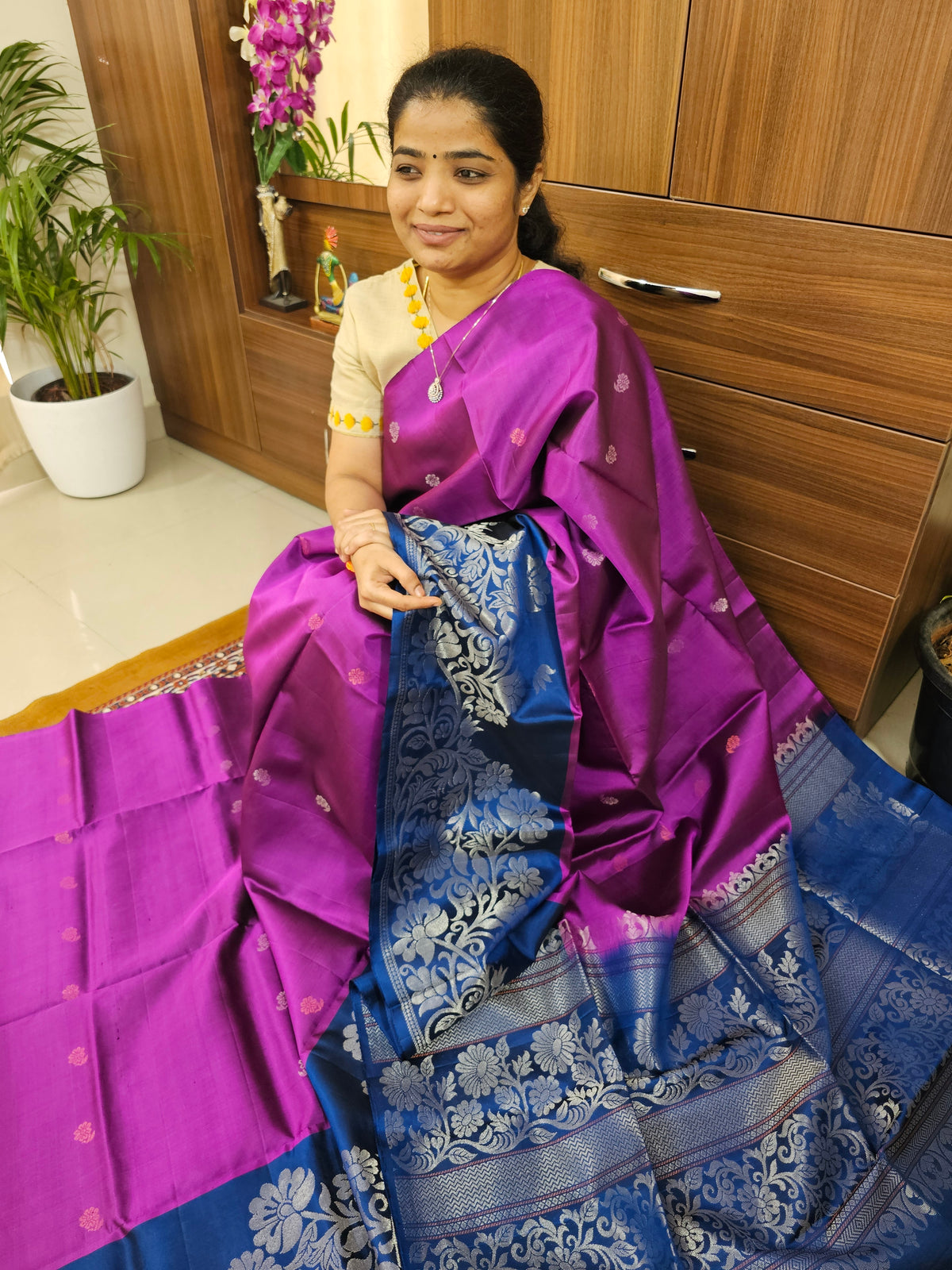 Classic Kanjivaram Pattern Pure Handloom Soft Silk Saree  - Magenta Pink with Peacock Blue