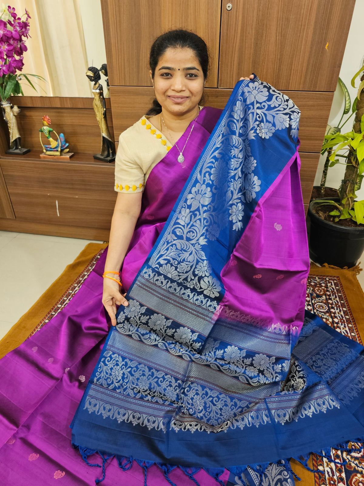 Classic Kanjivaram Pattern Pure Handloom Soft Silk Saree  - Magenta Pink with Peacock Blue