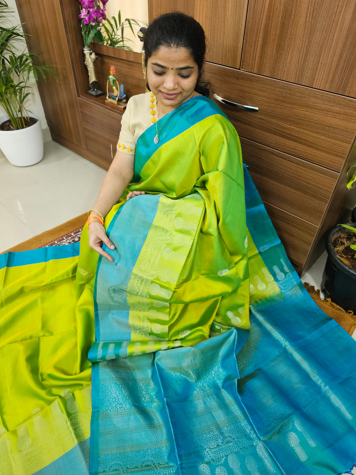 Classical Kanjivaram Pattern Handloom Pure Soft Silk Sarees - Green with Sea Green