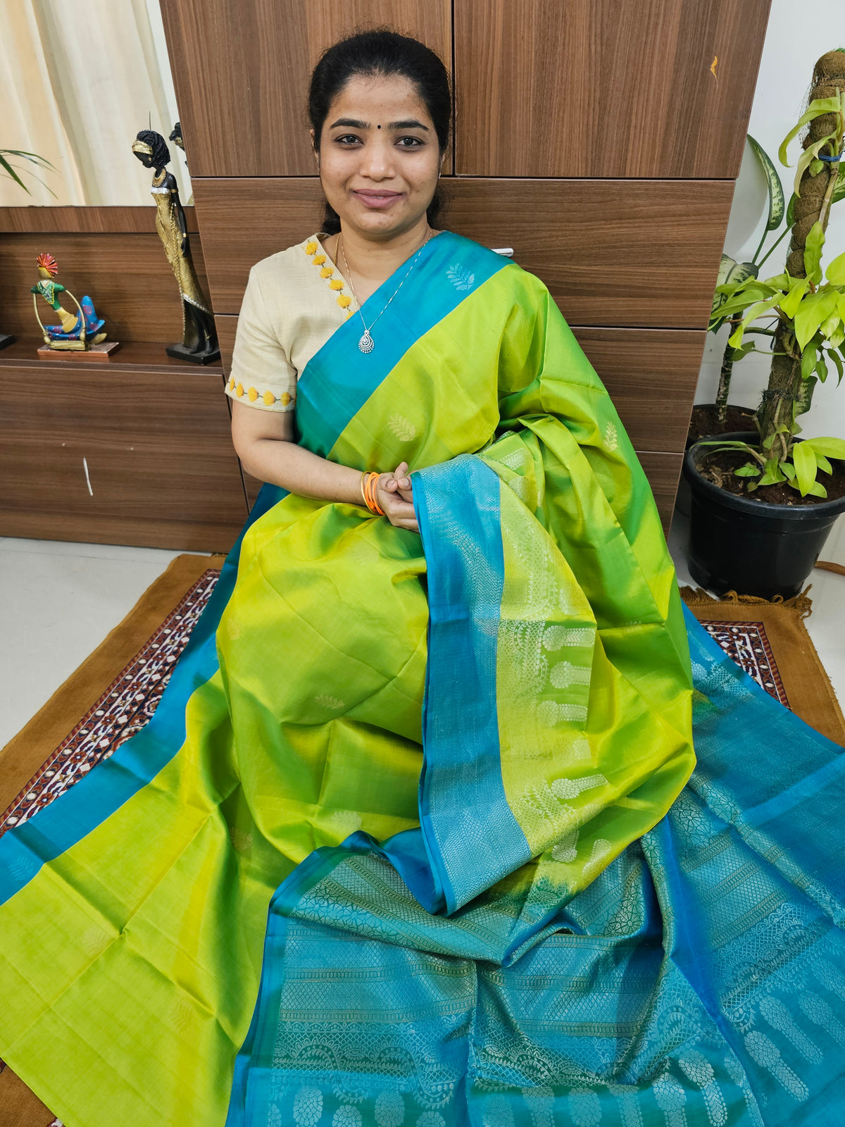 Classical Kanjivaram Pattern Handloom Pure Soft Silk Sarees - Green with Sea Green